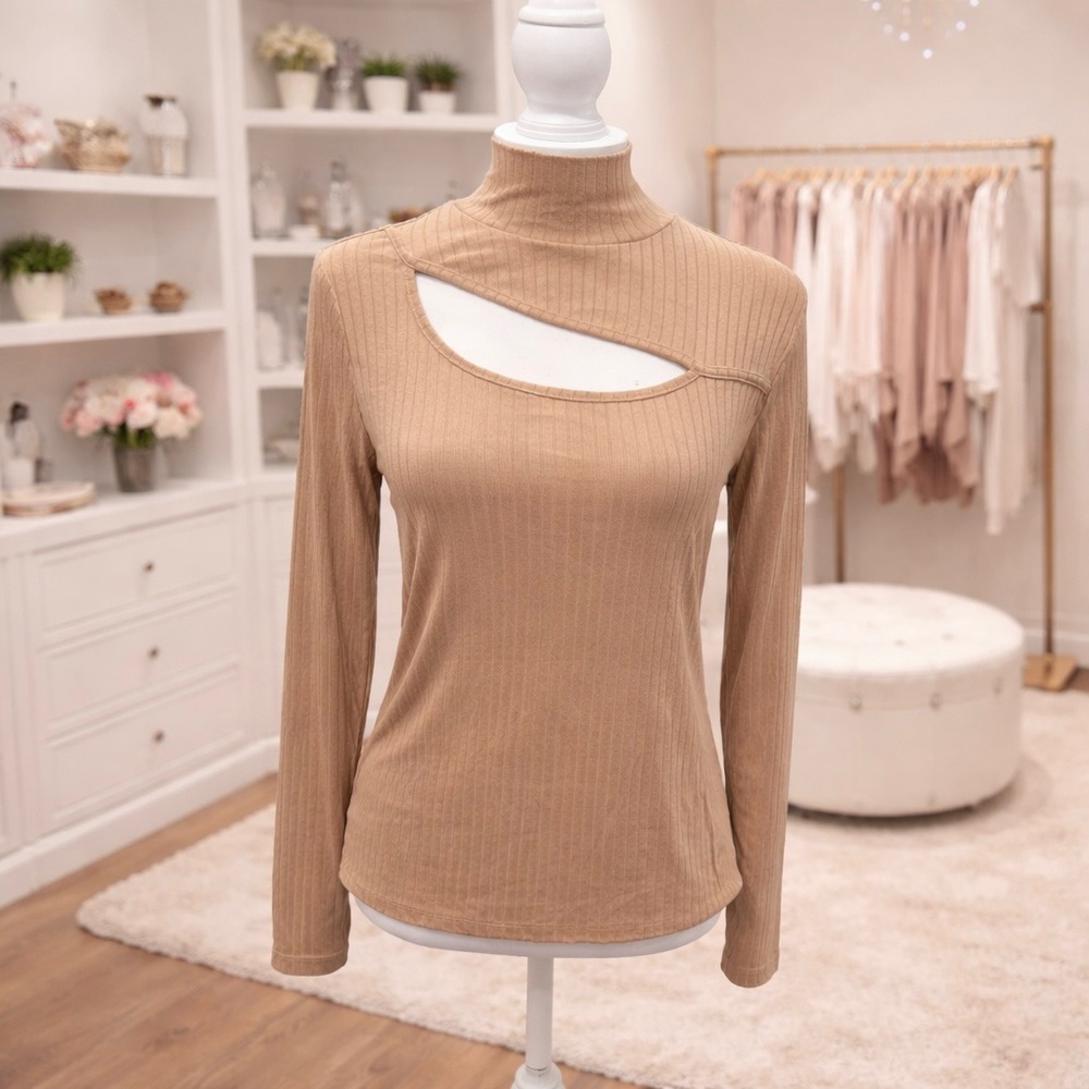 White Birch Ribbed Cutout Top Size M Mock Neck Stretchy Soft Boutique NWOT